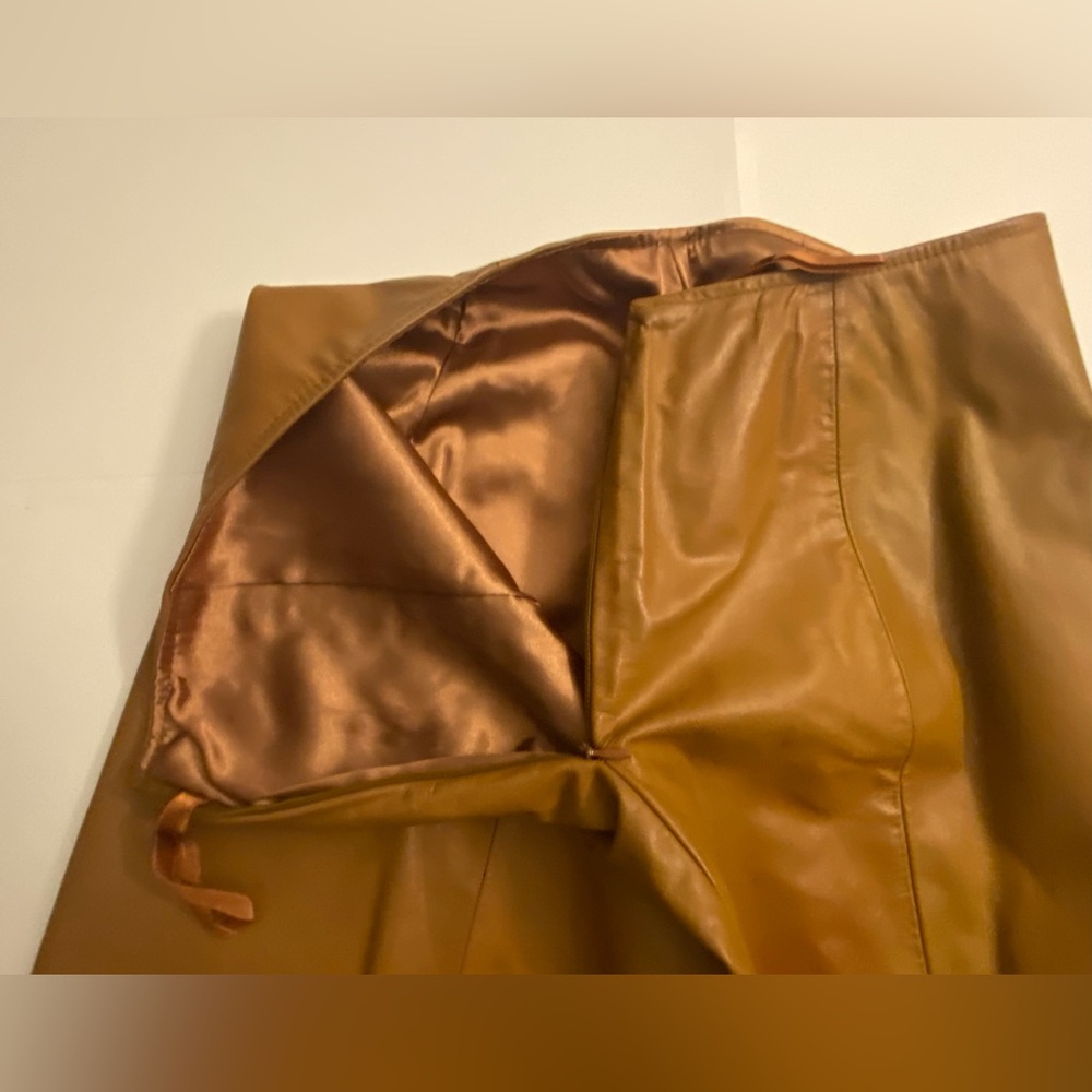 Elegant Tan Leather Skirt - Picture 2 of 6